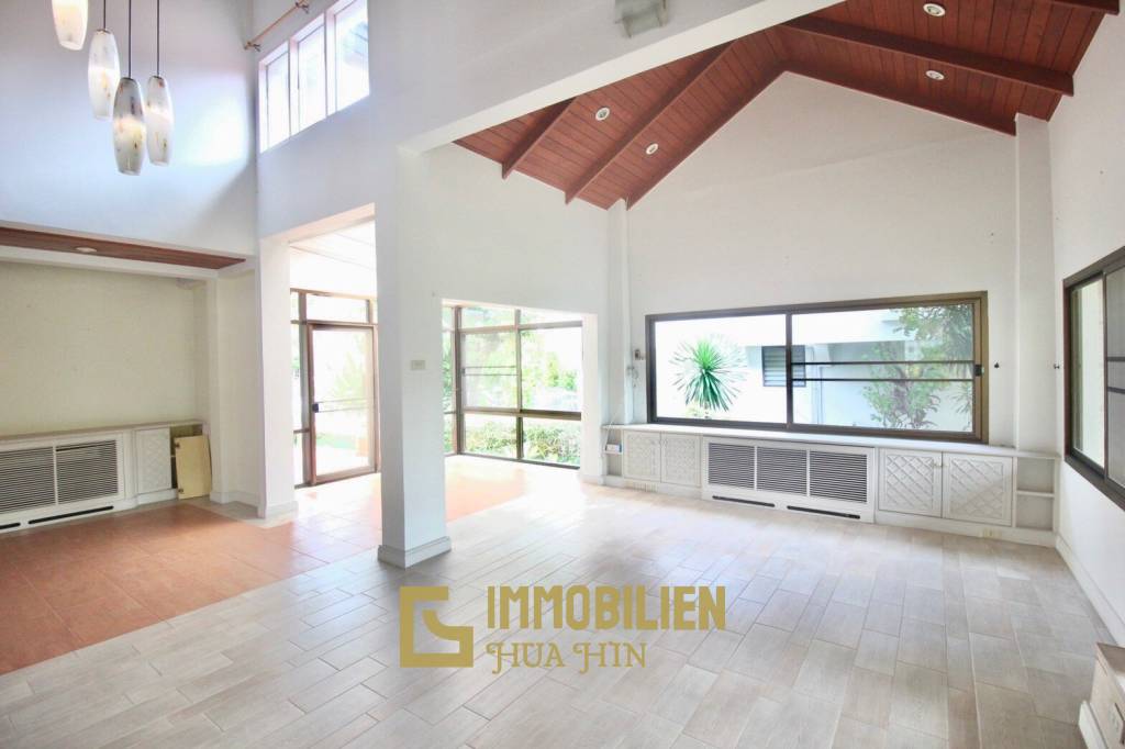 Palm Beach Village: 4 Schlafzimmer Villa