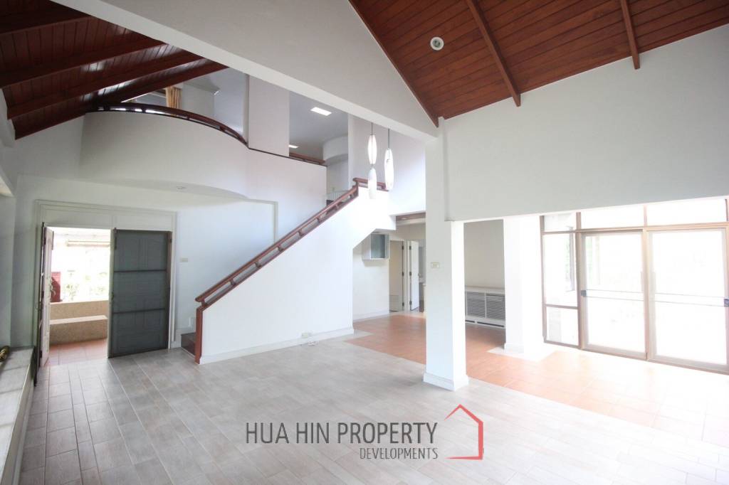 Palm Beach Village: 4 Bedroom Villa
