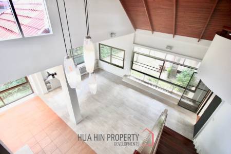 Palm Beach Village: 4 Bedroom Villa