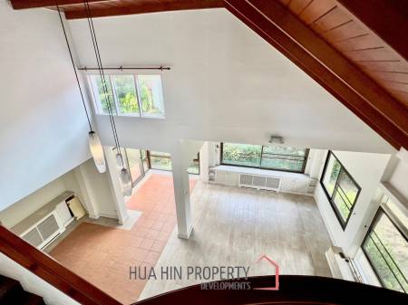Palm Beach Village: 4 Bedroom Villa