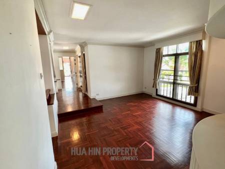 Palm Beach Village: 4 Bedroom Villa