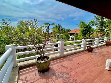 Palm Beach Village: 4 Bedroom Villa