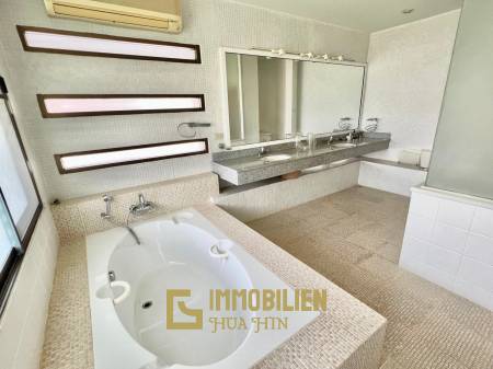Palm Beach Village: 4 Schlafzimmer Villa