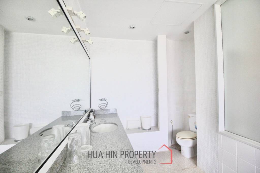 Palm Beach Village: 4 Bedroom Villa