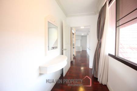 Palm Beach Village: 4 Bedroom Villa