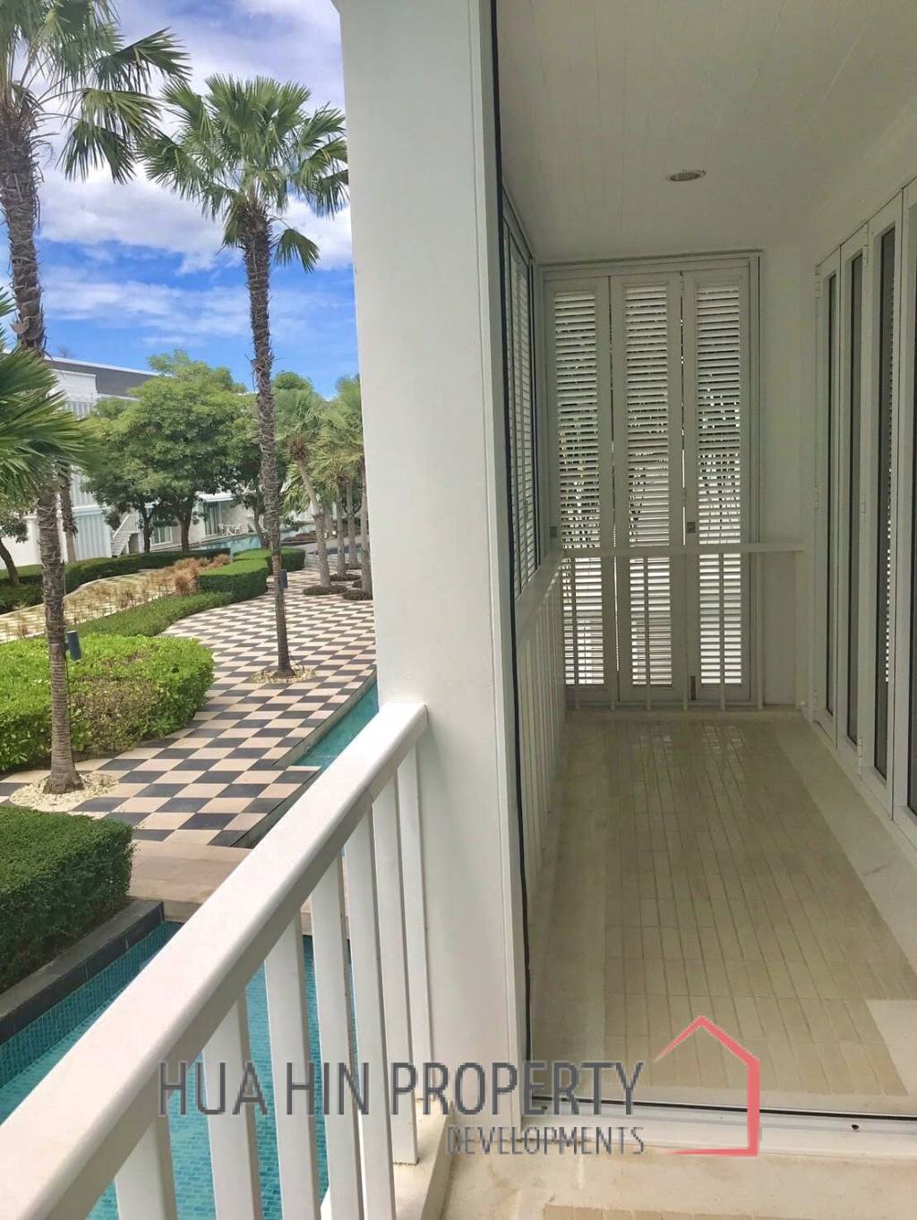 2 Bedroom Pool View : Malibu Condominium
