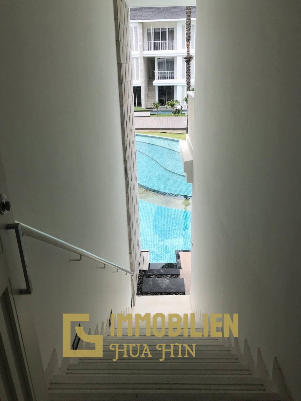 2 Bedroom Pool View : Malibu Condominium