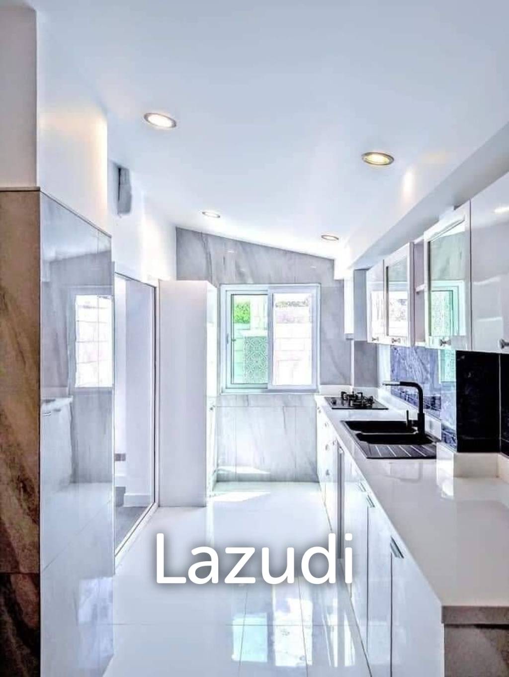 4 Bedrooms 5 Bathrooms 470 Sqm. Luxury Pool Villa Beachfront.