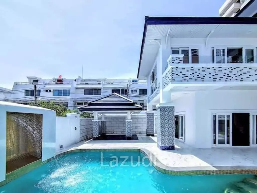 4 Bedrooms 5 Bathrooms 470 Sqm. Luxury Pool Villa Beachfront.