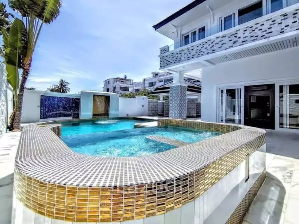 4 Bedrooms 5 Bathrooms 470 Sqm. Luxury Pool Villa Beachfront.