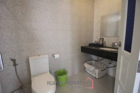 Nice Breeze By The Sea : 4 Bedroom Villa Close To The Beach
