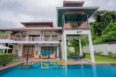 White Lotus 1: 5 Bedroom Bali Style Villa in Great Location White Lotus 1: 5 Bedroom Bali Style Villa in Great Location