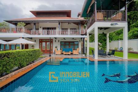 White Lotus 1: 5 Bedroom Bali Style Villa in Great Location