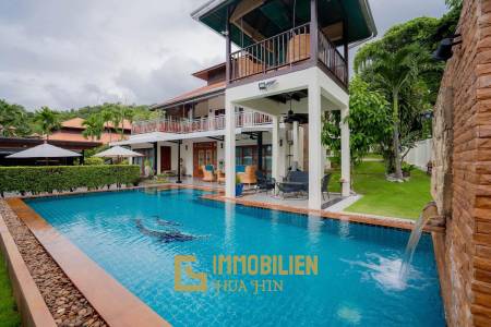 White Lotus 1: 5 Bedroom Bali Style Villa in Great Location