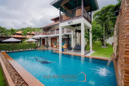 White Lotus 1: 5 Bedroom Bali Style Villa in Great Location