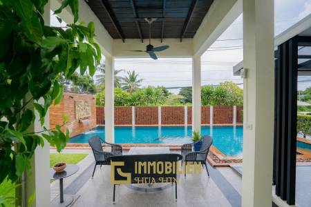 White Lotus 1: 5 Bedroom Bali Style Villa in Great Location