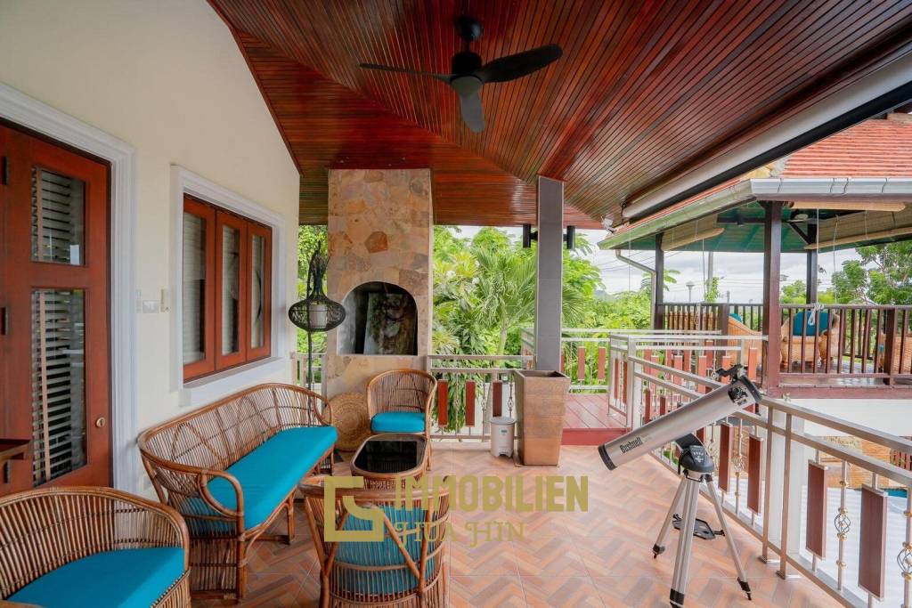 White Lotus 1: 5 Bedroom Bali Style Villa in Great Location