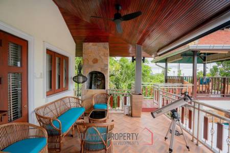 White Lotus 1: 5 Bedroom Bali Style Villa in Great Location