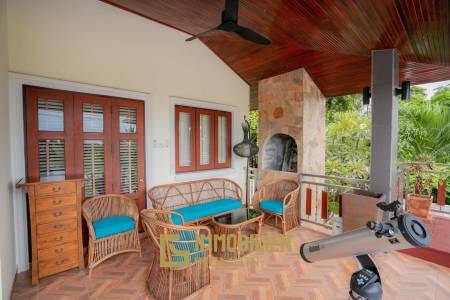 White Lotus 1: 5 Bedroom Bali Style Villa in Great Location