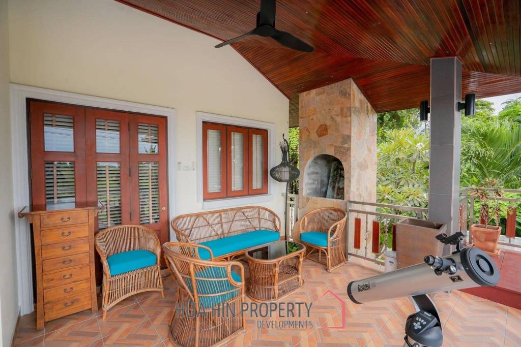 White Lotus 1: 5 Bedroom Bali Style Villa in Great Location