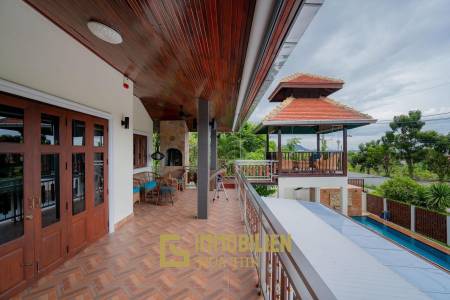 White Lotus 1: 5 Bedroom Bali Style Villa in Great Location