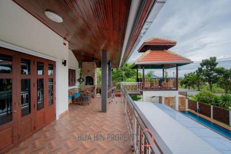White Lotus 1: 5 Bedroom Bali Style Villa in Great Location