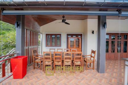 White Lotus 1: 5 Bedroom Bali Style Villa in Great Location