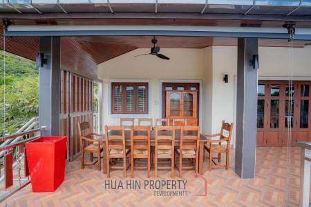 White Lotus 1: 5 Bedroom Bali Style Villa in Great Location