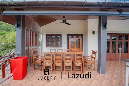 White Lotus 1: 5 Bedroom Bali Style Villa in Great Location
