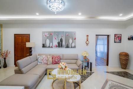 White Lotus 1: 5 Bedroom Bali Style Villa in Great Location