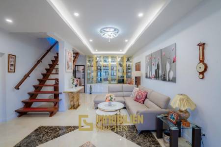 White Lotus 1: 5 Bedroom Bali Style Villa in Great Location