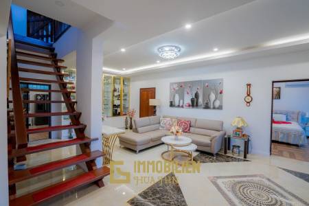 White Lotus 1: 5 Bedroom Bali Style Villa in Great Location