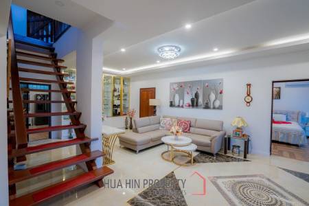 White Lotus 1: 5 Bedroom Bali Style Villa in Great Location