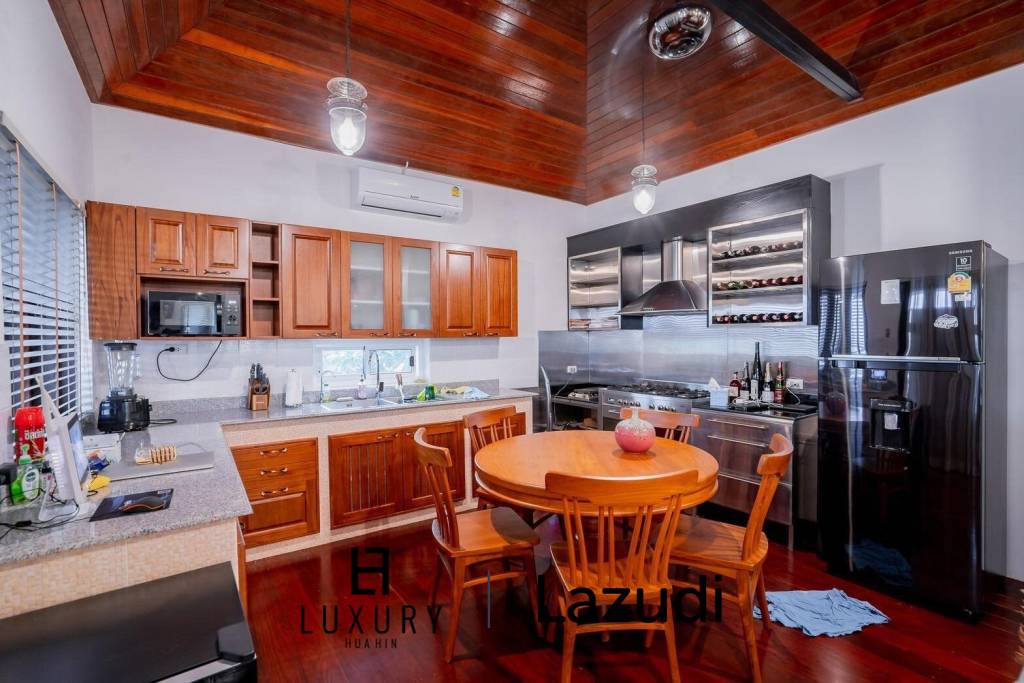 White Lotus 1: 5 Bedroom Bali Style Villa in Great Location