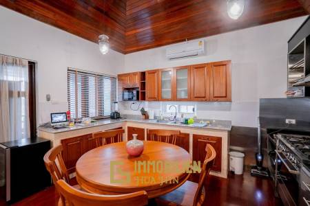 White Lotus 1: 5 Bedroom Bali Style Villa in Great Location