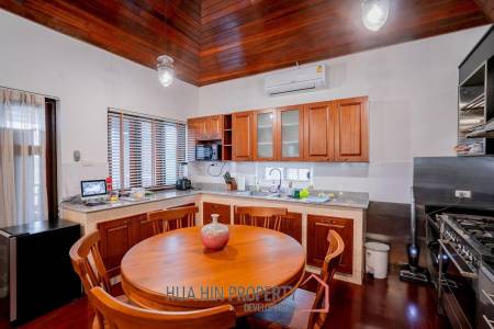 White Lotus 1: 5 Bedroom Bali Style Villa in Great Location