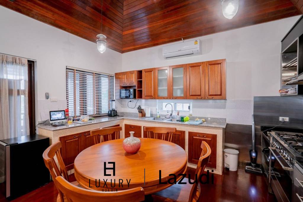 White Lotus 1: 5 Bedroom Bali Style Villa in Great Location