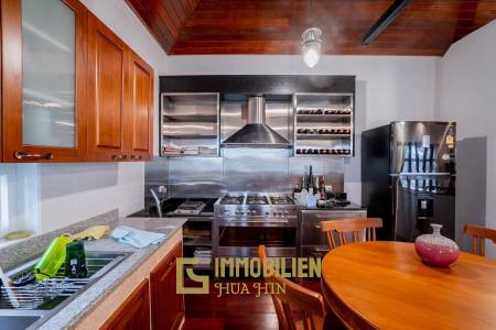 White Lotus 1: 5 Bedroom Bali Style Villa in Great Location