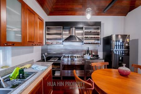 White Lotus 1: 5 Bedroom Bali Style Villa in Great Location