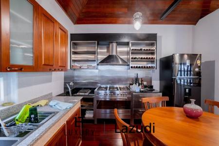 White Lotus 1: 5 Bedroom Bali Style Villa in Great Location