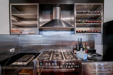 White Lotus 1: 5 Bedroom Bali Style Villa in Great Location