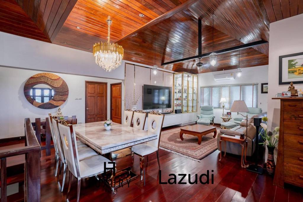 White Lotus 1: 5 Bedroom Bali Style Villa in Great Location