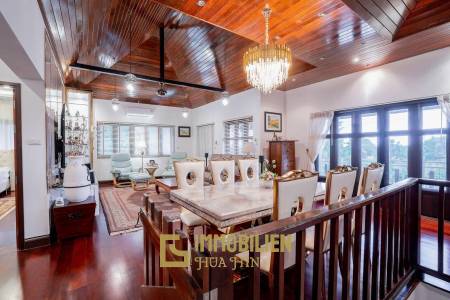 White Lotus 1: 5 Bedroom Bali Style Villa in Great Location