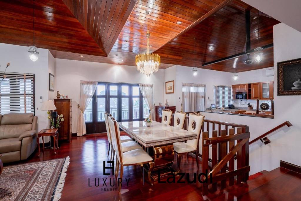 White Lotus 1: 5 Bedroom Bali Style Villa in Great Location