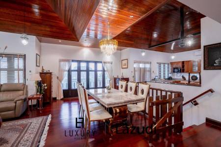 White Lotus 1: 5 Bedroom Bali Style Villa in Great Location