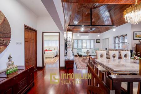 White Lotus 1: 5 Bedroom Bali Style Villa in Great Location