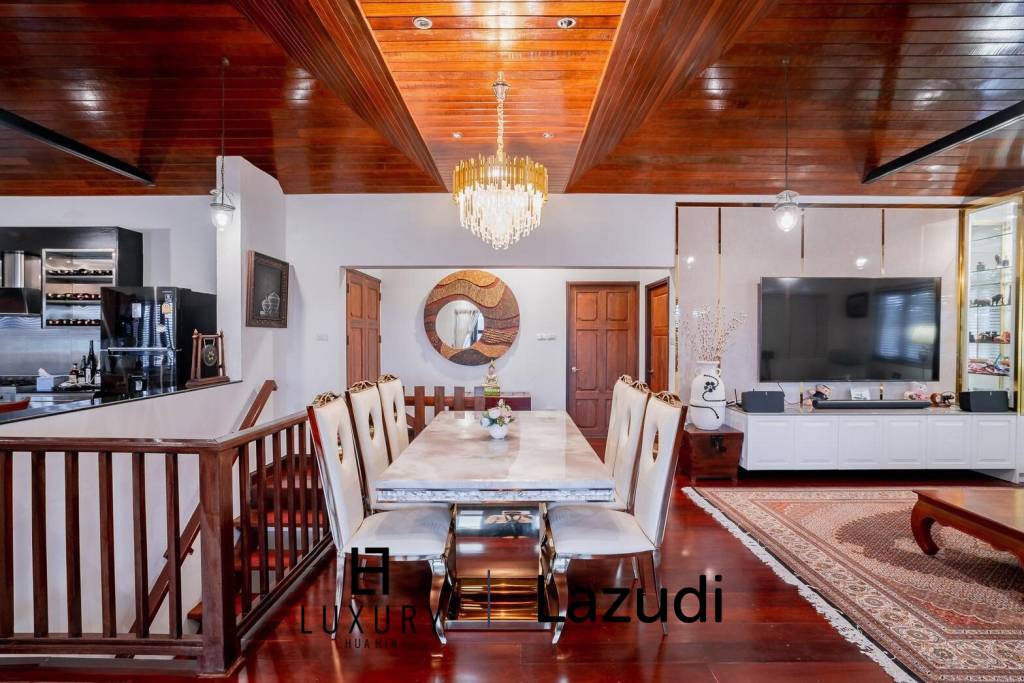 White Lotus 1: 5 Bedroom Bali Style Villa in Great Location