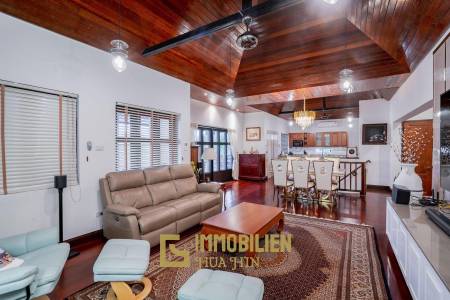 White Lotus 1: 5 Bedroom Bali Style Villa in Great Location