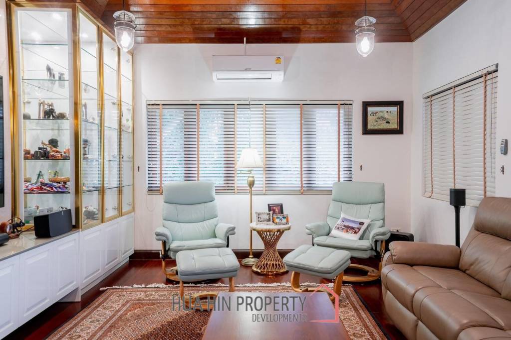 White Lotus 1: 5 Bedroom Bali Style Villa in Great Location