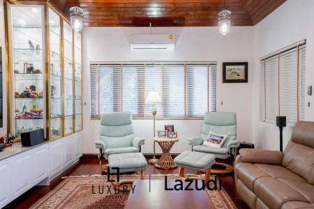 White Lotus 1: 5 Bedroom Bali Style Villa in Great Location